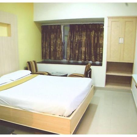 Sri Srinivasa Residency Hotel Kadapa ภายนอก รูปภาพ
