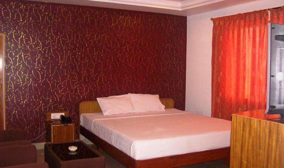 Sri Srinivasa Residency Hotel Kadapa ภายนอก รูปภาพ