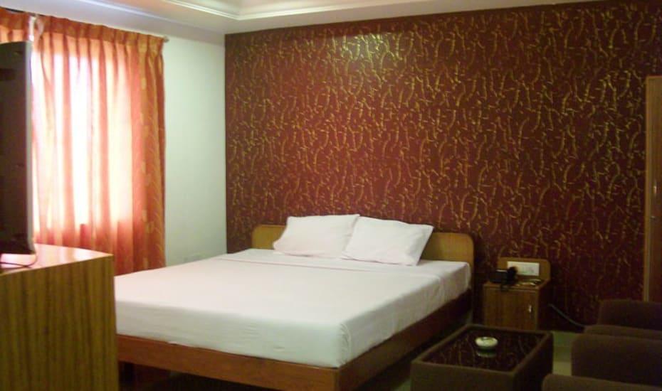 Sri Srinivasa Residency Hotel Kadapa ภายนอก รูปภาพ
