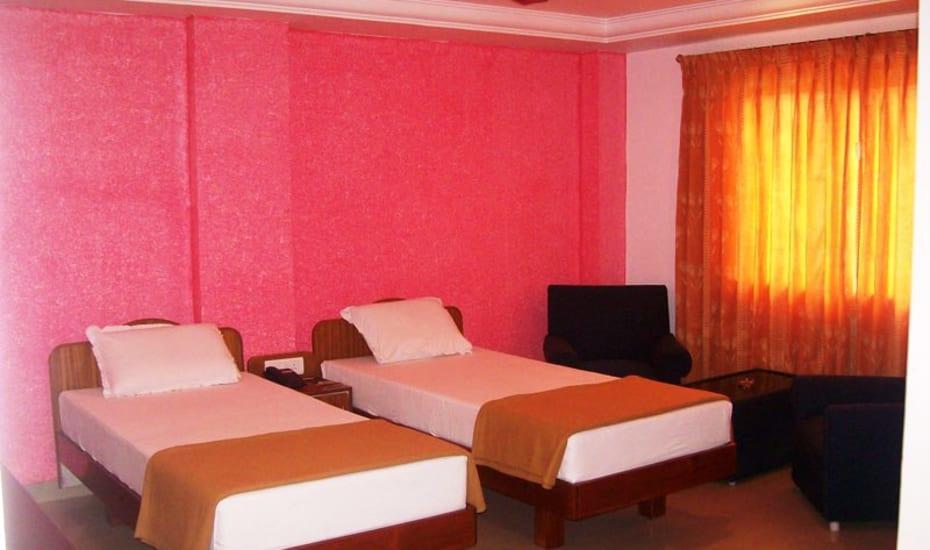 Sri Srinivasa Residency Hotel Kadapa ภายนอก รูปภาพ