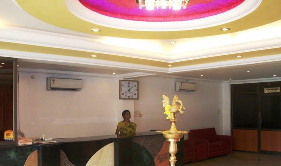 Sri Srinivasa Residency Hotel Kadapa ภายนอก รูปภาพ